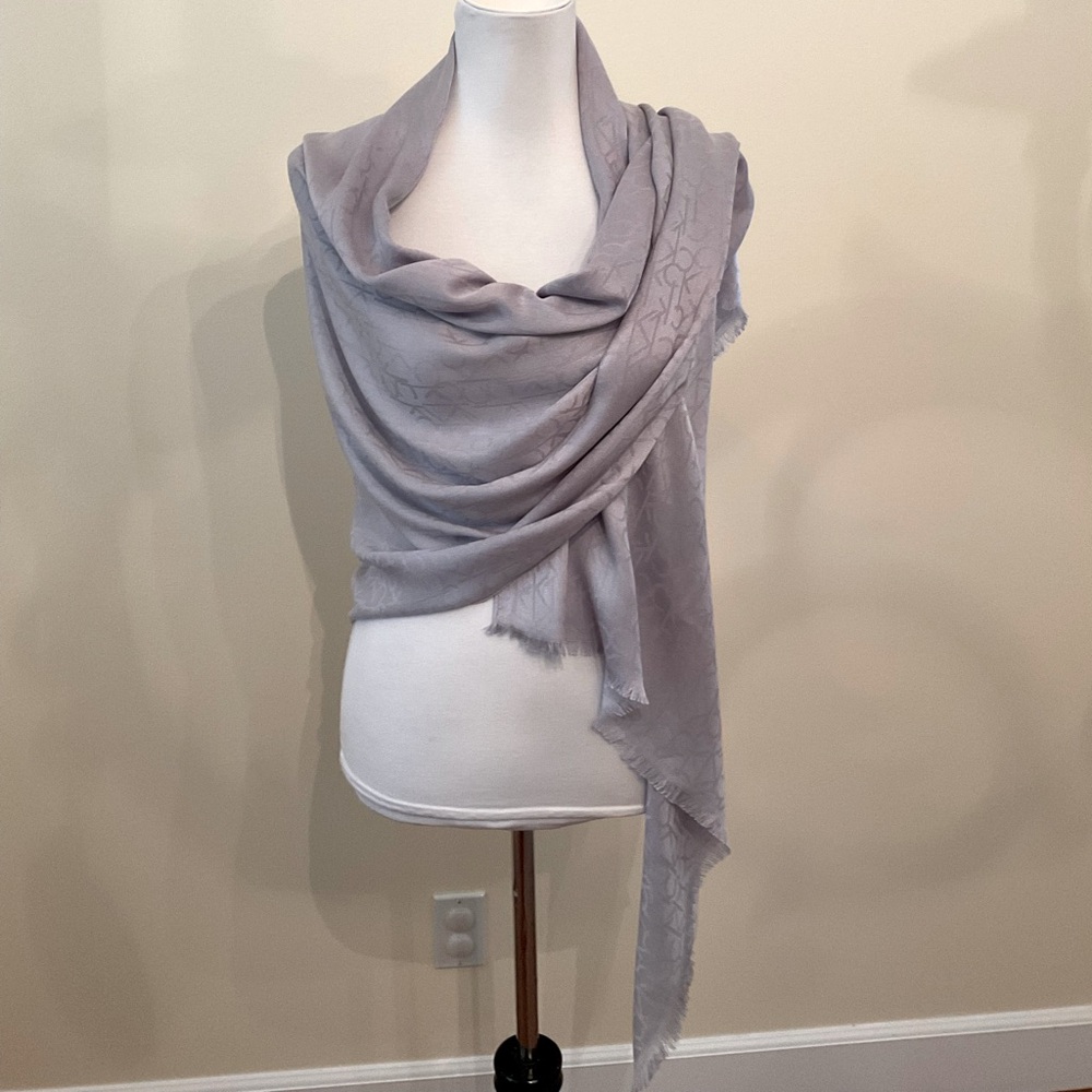 NWT Women’s Calvin Klein scarf/wrap